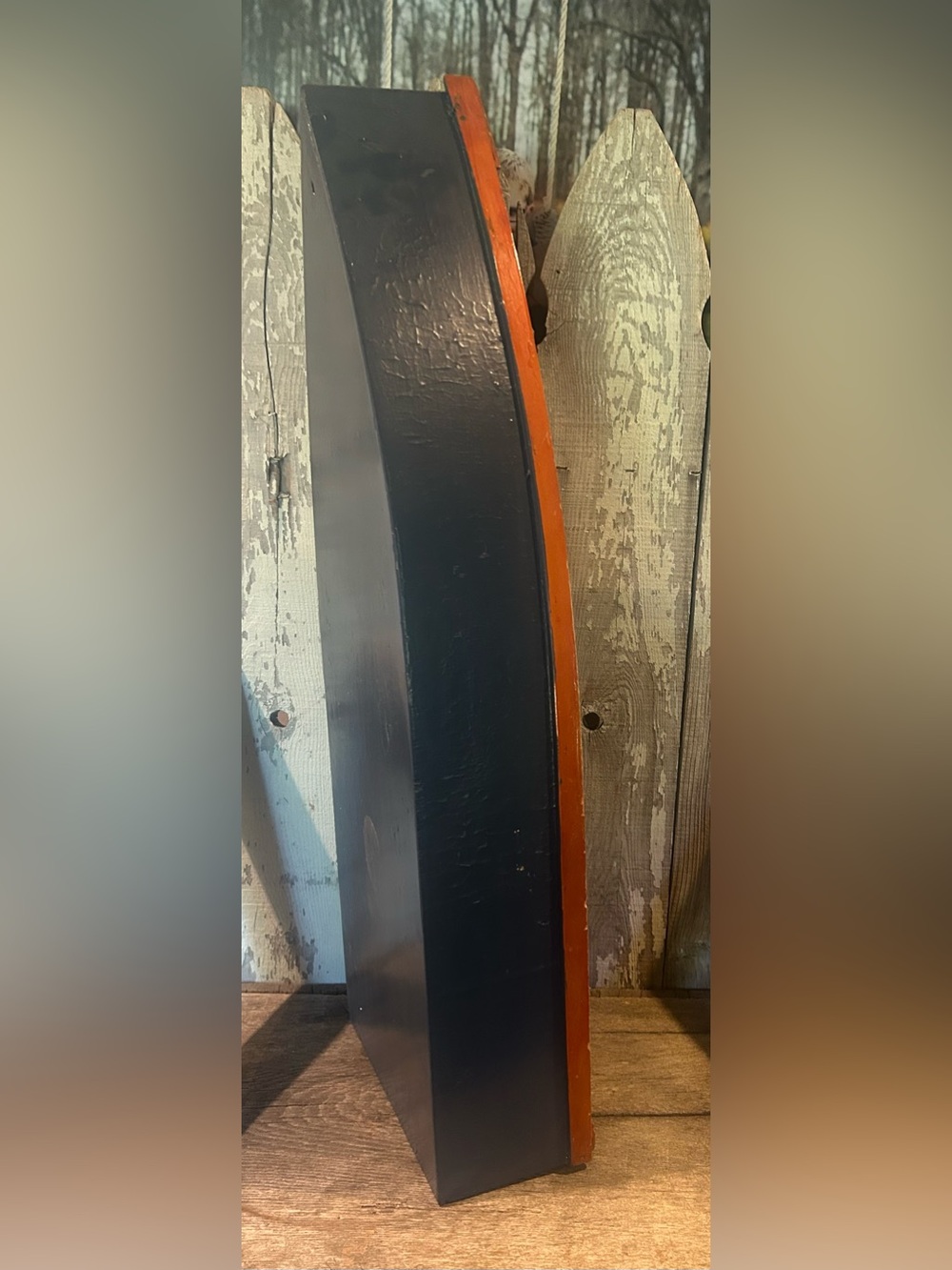 Boat-Shaped Display Shelf - Picture 4 of 12